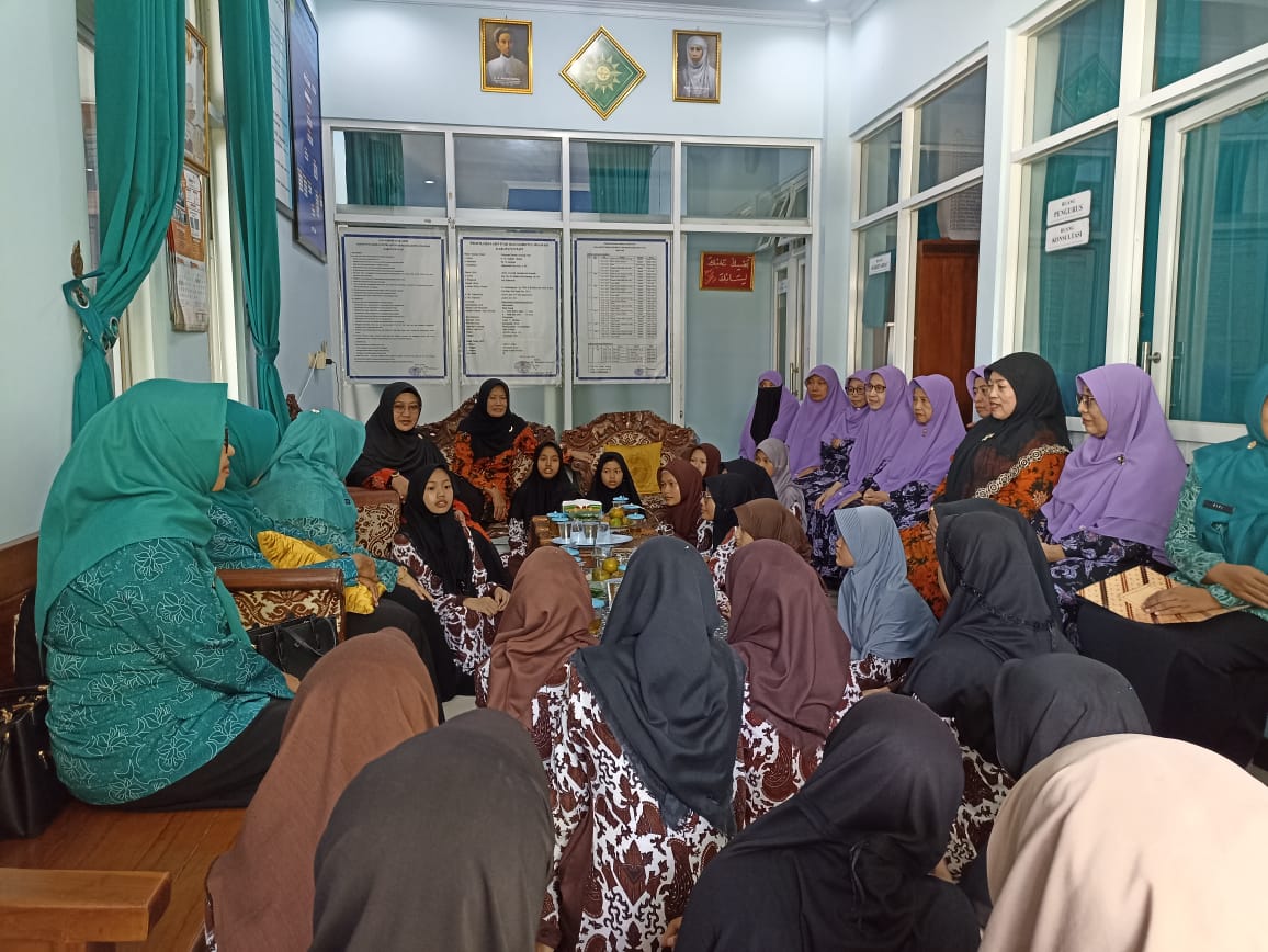 Kunjungan TP PKK di LKSA Panti Asuhan Putri Aisyiyah Kab Pati
